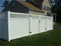 <b>6 foot white vinyl closed spindle top privacy fence with matching drive gate</b>